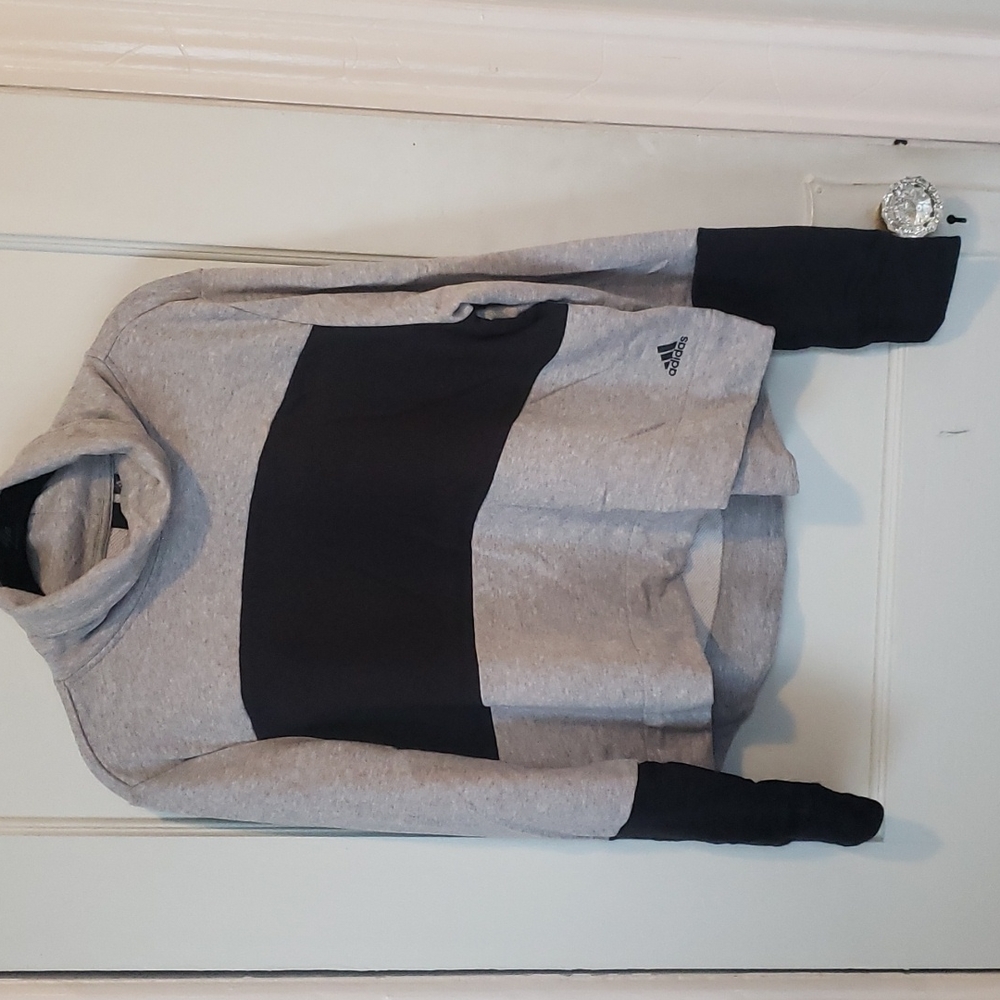 Adidas Sweatshirt - L